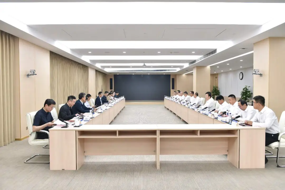 公司主要領(lǐng)導(dǎo)會(huì)見(jiàn)北京市朝陽(yáng)區(qū)委副書(shū)記、區(qū)長(zhǎng)吳小杰